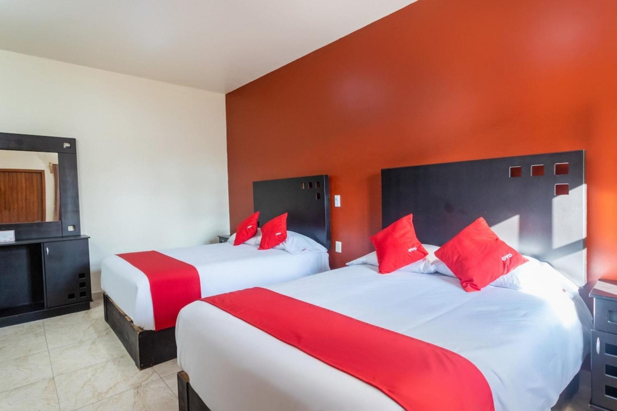 Oyo Hotel Emperadores Inn, Атлиско Экстерьер фото