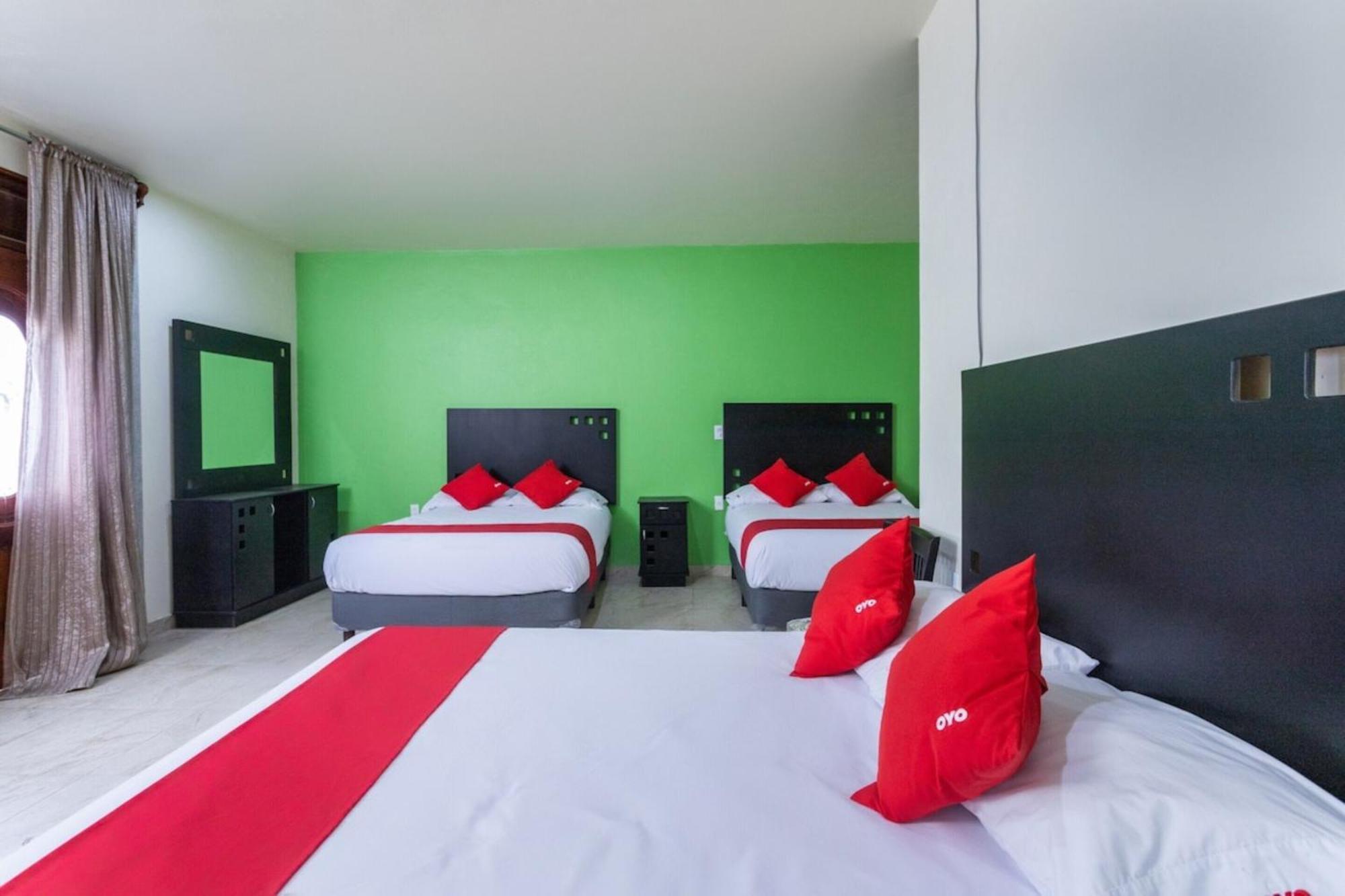 Oyo Hotel Emperadores Inn, Атлиско Экстерьер фото