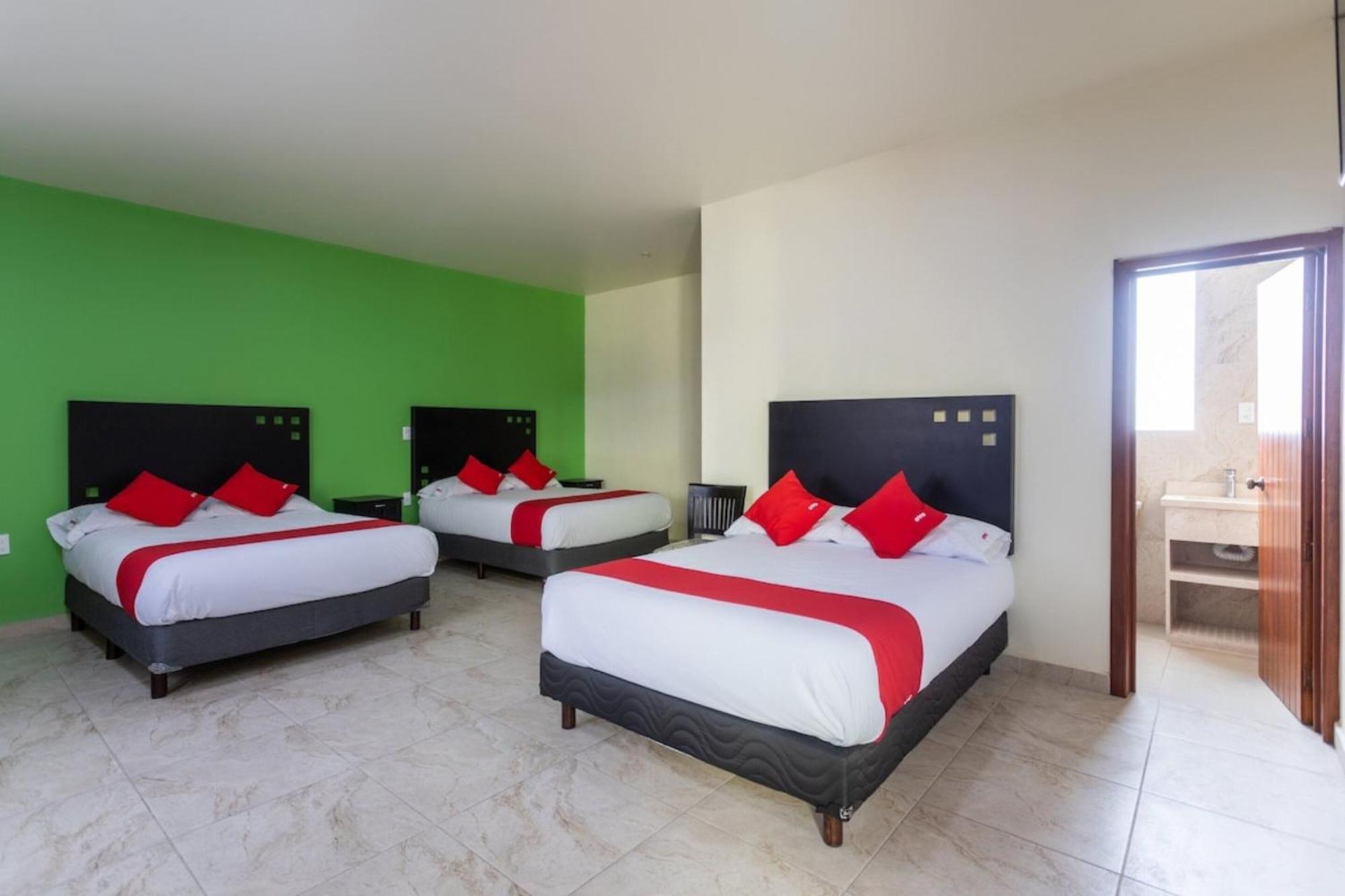 Oyo Hotel Emperadores Inn, Атлиско Экстерьер фото