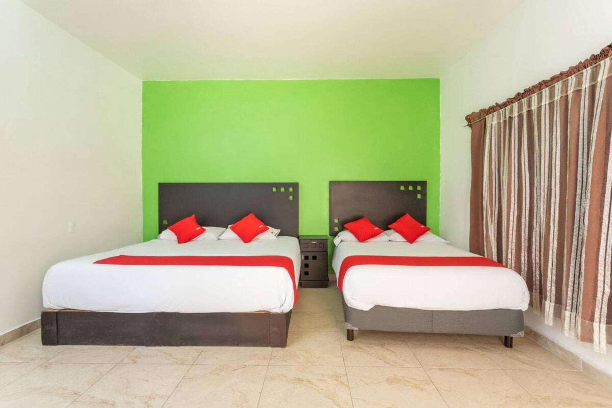 Oyo Hotel Emperadores Inn, Атлиско Экстерьер фото