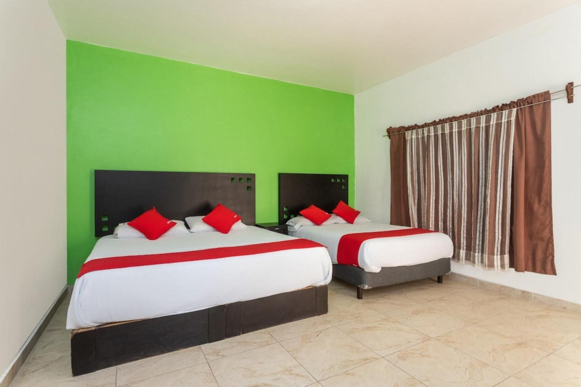 Oyo Hotel Emperadores Inn, Атлиско Экстерьер фото