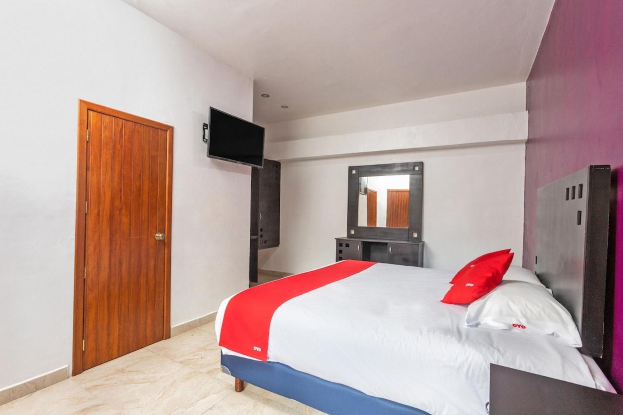 Oyo Hotel Emperadores Inn, Атлиско Экстерьер фото